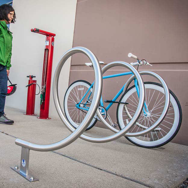 Bastidores de soporte de bicicleta de espiral de hélice larga para exteriores de alta calidad Max
