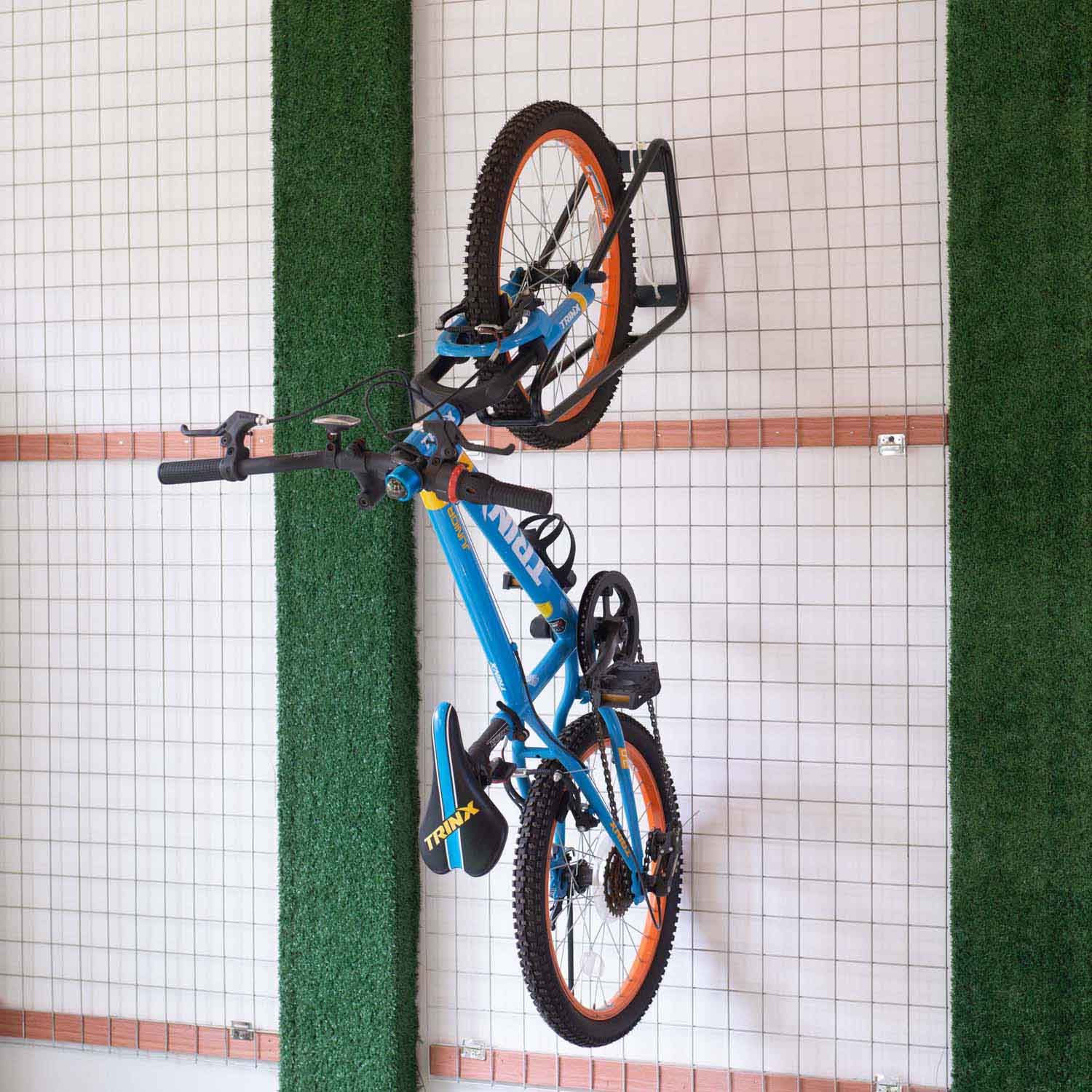 Soporte de exhibición de estante de bicicleta de almacenamiento vertical de acero Gancho de montaje en pared de bicicleta