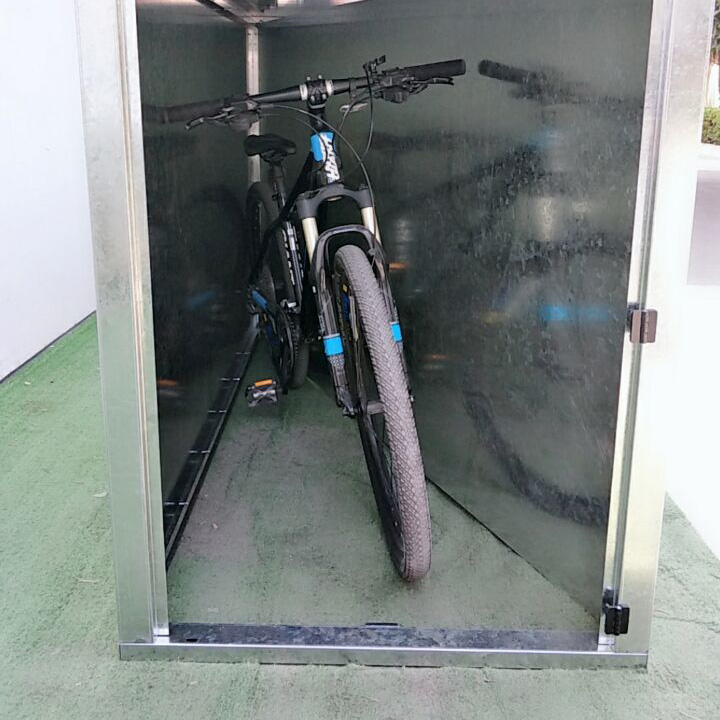 Armario de bicicleta comercial de metal resistente al agua para el hogar